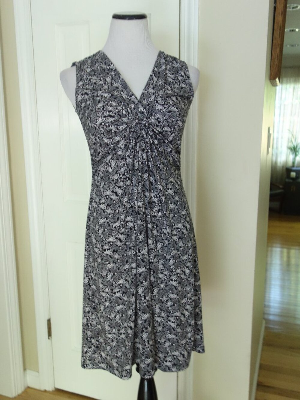 NWT PRETTY YOUNG THING “Lily” Black Gray Rouche V-Neck A-Line Dress – Med